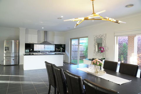 Classic 6BRM Villa In Melbourne - Perths Hotel 0