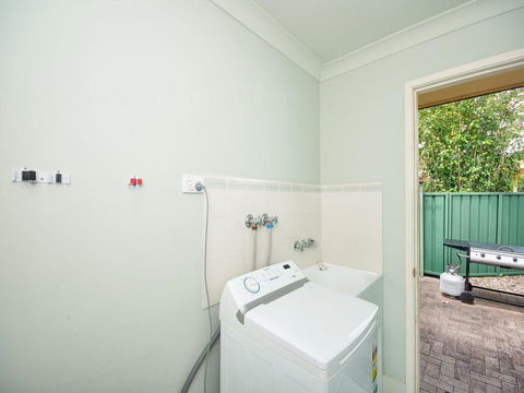 Close To Tea Gardens Waterfront - Perths Hotel 2