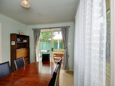 Close To Tea Gardens Waterfront - Perths Hotel 1