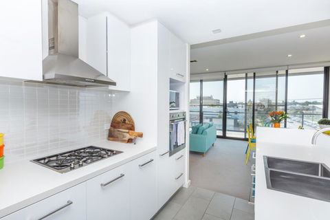 Colour & Swank At The Mill In The Heart Of CBD! - Perths Hotel 1