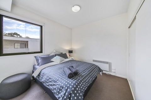 Comfy 2BR Suite Near Flemington Races, FREE Parking - Perths Hotel 0