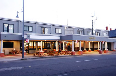 Commodore Motor Inn - Perths Hotel 0