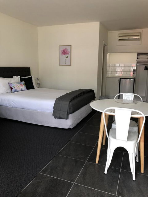 Commodore Motor Inn - Perths Hotel 3