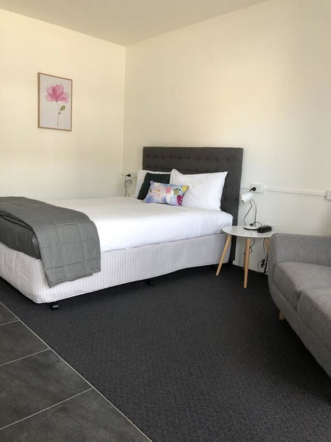 Commodore Motor Inn - Perths Hotel 2
