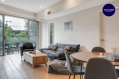 Convenient Apartment - 1 Min Walk To Train - Perths Hotel 2