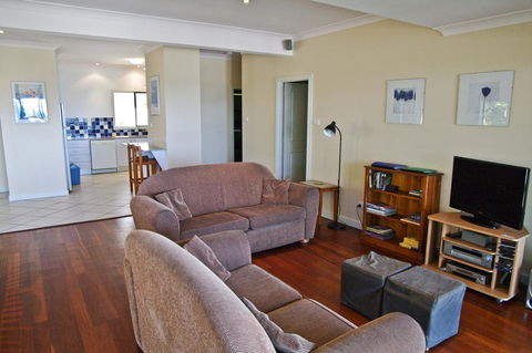 Cooinda, 17 Dulconghi Street - Perths Hotel 0