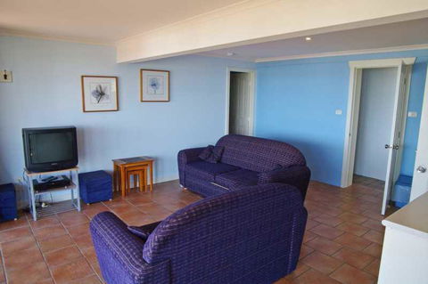 Cooinda, 17 Dulconghi Street - Perths Hotel 2