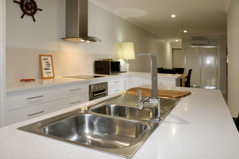 Cooktown Harbour View Luxury Apartments - Perths Hotel 3