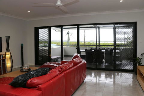 Cooktown Harbour View Luxury Apartments - Perths Hotel 0