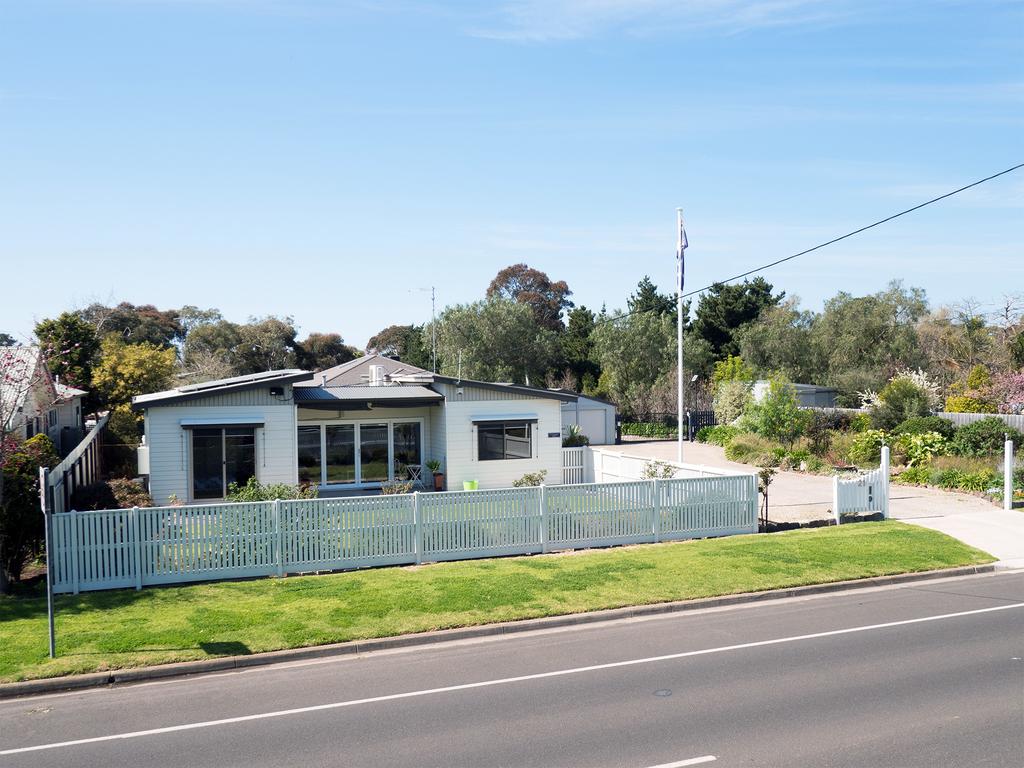 Newcomb VIC Perths Hotel