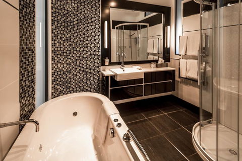 Corinda Contemporary - Perths Hotel 3