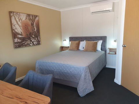 Cornwall House Accommodation - Perths Hotel 0