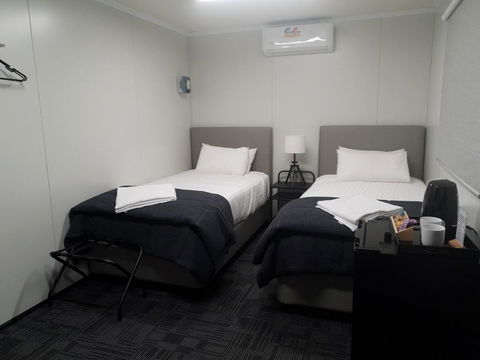 Cornwall House Accommodation - Perths Hotel 1