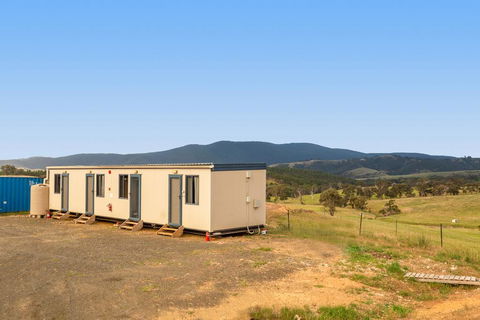 Country Budget - Perths Hotel 0