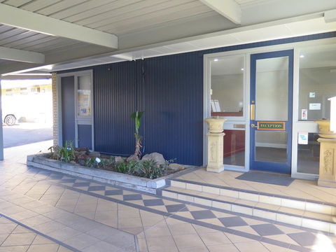 Country Comfort Armidale - Perths Hotel 2
