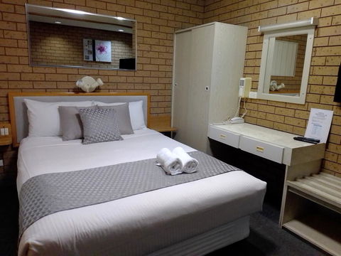 Country Home Motor Inn - Perths Hotel 0