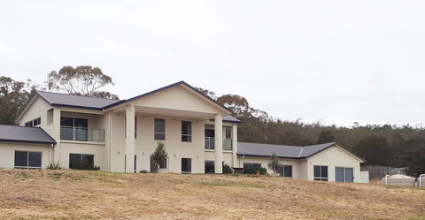 Couples Retreat With Mountain View Near Hobart - Perths Hotel 2