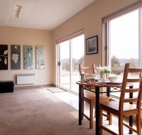Couples Retreat with Mountain View Near Hobart - Perths Hotel