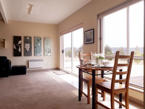 Couples Retreat With Mountain View Near Hobart - Perths Hotel 0