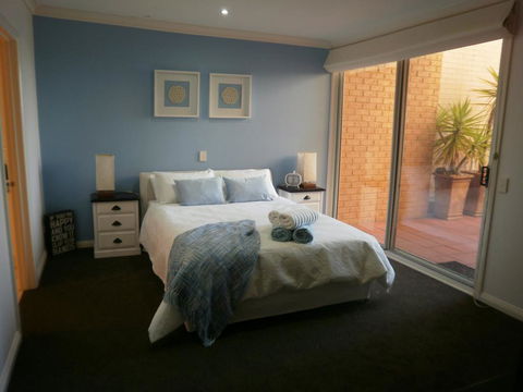 Cowes Beachfront Retreat - Perths Hotel 3
