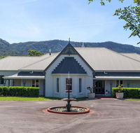 Cowley House - stunning entertainer views pool