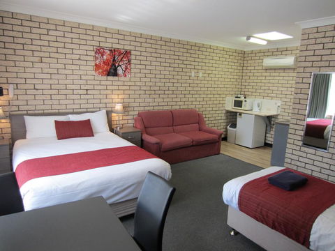 Cowra Crest Motel - Perths Hotel 2