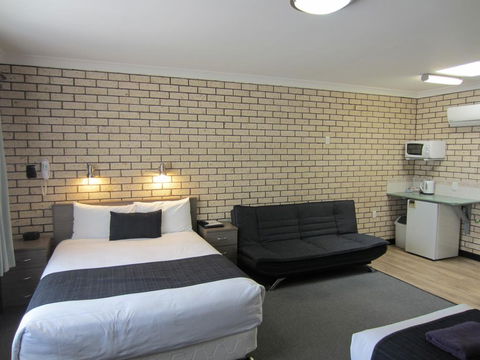 Cowra Crest Motel - Perths Hotel 3