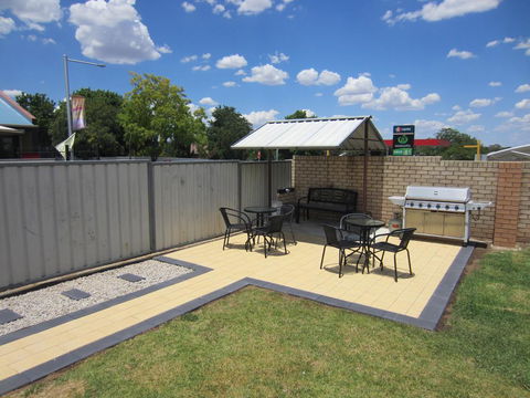 Cowra Crest Motel - Perths Hotel 1