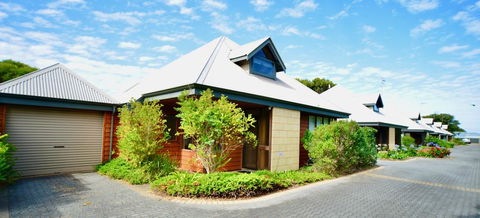 Cowrie Chalet - Perths Hotel 0