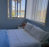 Cozy Beach Weekender - Perths Hotel