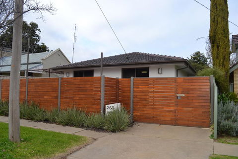 Crisands Of Echuca - Perths Hotel 0