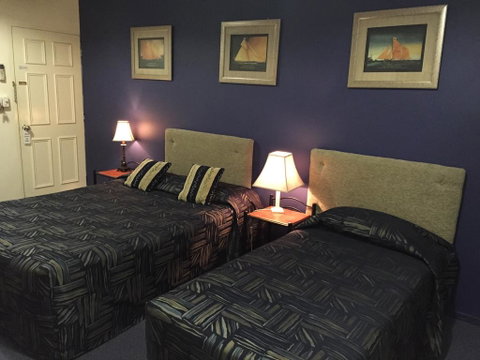 Criterion Motel Rockhampton - Perths Hotel 1