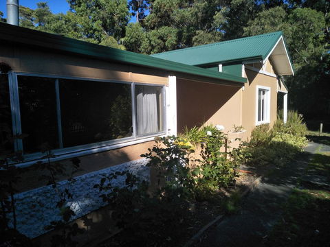 Crystal Springs Holiday Accommodation - Perths Hotel 1