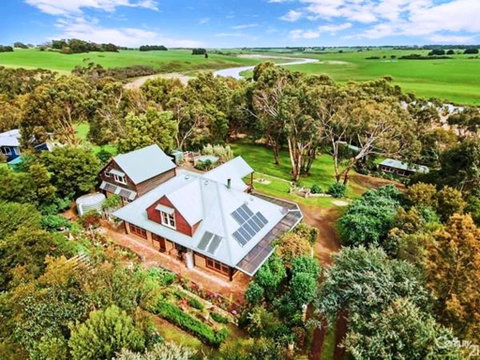 Curdie River Retreat - Perths Hotel 0