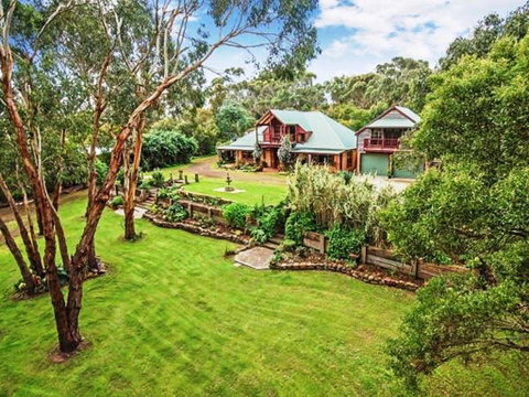 Curdie River Retreat - Perths Hotel 1