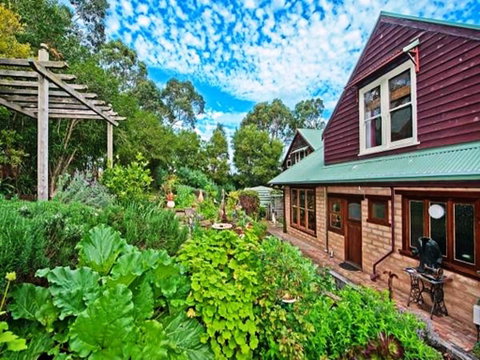 Curdie River Retreat - Perths Hotel 2