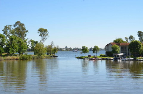 Cypress Townhouse 17 - Mulwala - Perths Hotel 0