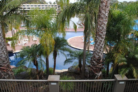 Cypress Waterfront Spa Apartment - Perths Hotel 1