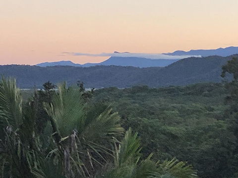 Daintree Valley Cottage - Perths Hotel 2