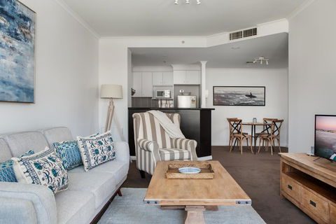 Darling Harbour Apartment With Parking, Views Pool - Perths Hotel 1