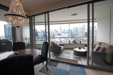 Darling Harbour Getaway - Perths Hotel 0