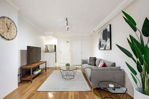 Darlinghurst One Bedroom Modern Self-Contained Apartment With Parking - Easy Access To Sydney CBD (45 PEL) - Perths Hotel 1