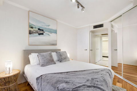 Darlinghurst One Bedroom Modern Self-Contained Apartment With Parking - Easy Access To Sydney CBD (45 PEL) - Perths Hotel 3