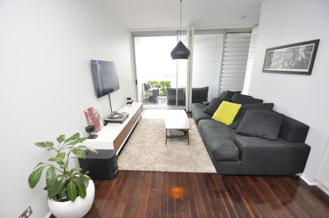 Darlinghurst Self-Contained Modern One-Bedroom Apartment (313 BUR) - Perths Hotel 3