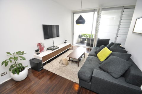 Darlinghurst Self-Contained Modern One-Bedroom Apartment (313 BUR) - Perths Hotel 0