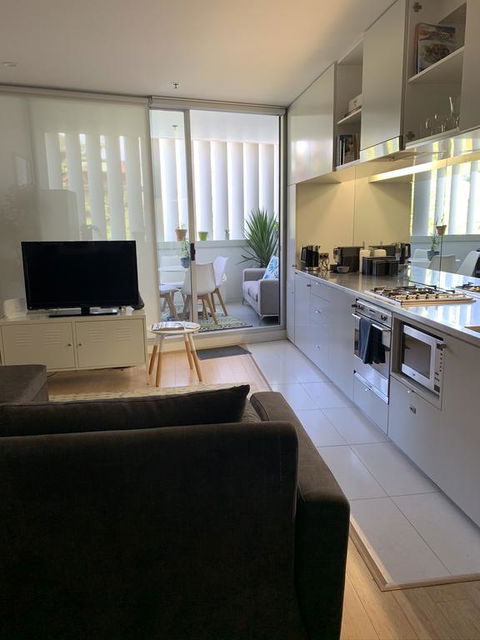 Darlinghurst Spacious Apartment With Balcony And Pool With Harbour Views - Perths Hotel 3