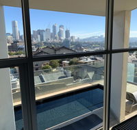 Darlinghurst Spacious apartment with balcony and pool with harbour views - Perths Hotel