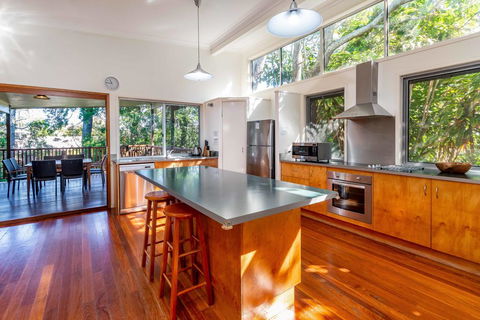 Decked Out For A Fantastic Holiday - Winnett St, Woorim (Upstairs Only) - Perths Hotel 2