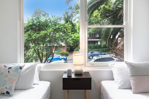 DENHAM DAZE (I677) -L'Abode - Perths Hotel 0