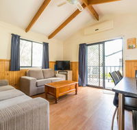 Deniliquin Riverside Caravan Park - Perths Hotel